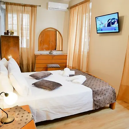 The Authentic Corfiot @bizi's Str.! Apartment *